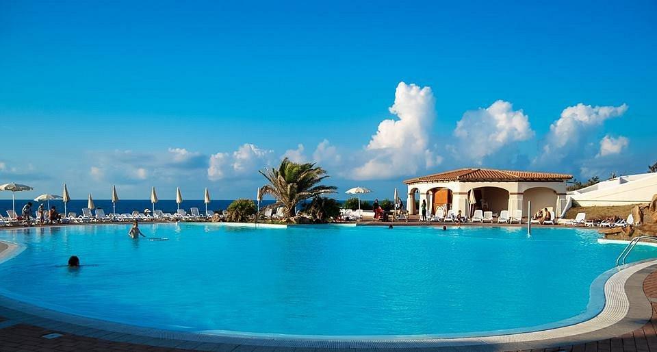 Sorso, altri guai per il mega resort: Comune e Asl chiudono la piscina 