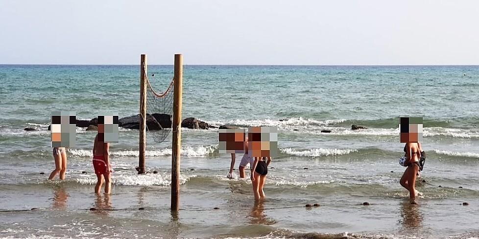 Castiglione della Pescaia, spariscono i pali per il beach volley. Bagnanti delusi: «Un pezzo di storia»