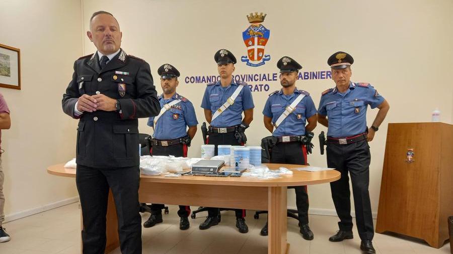 Il tenente colonnello Sergio Turini illustra i dettagli dell'operazione
