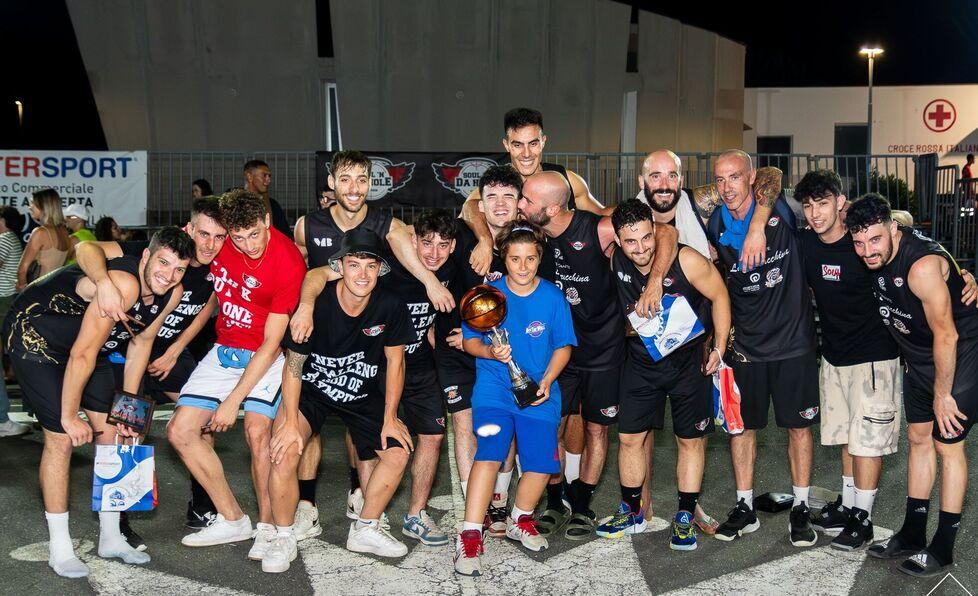 Gli Ade sull’Olimpo del campino