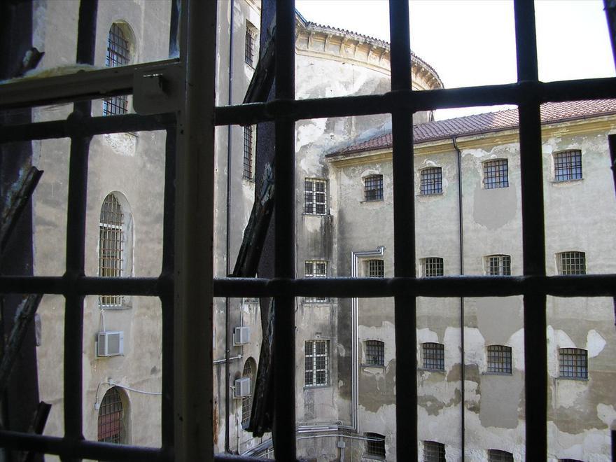 L’ergastolano artista dona le sue opere alla scuola di Onanì 