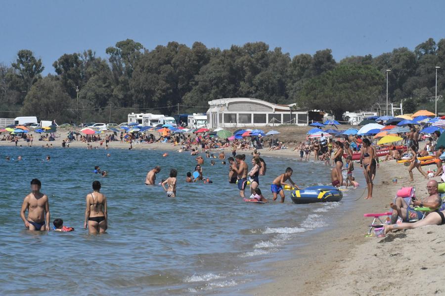 
	Bagnanti a torregrande

