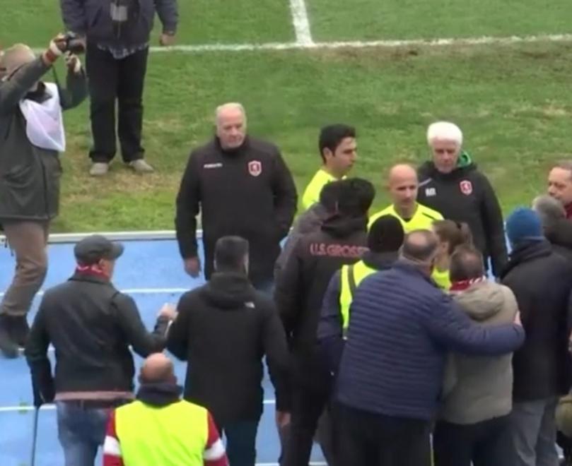 Un momento di tensione durante il match