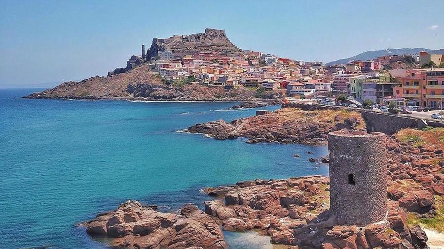 Manca l’acqua, a Castelsardo i bar non servono caffè e nei ristoranti si arrangiano coi bidoni