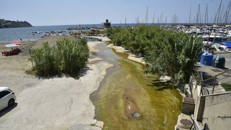 Balneazione vietata a Salivoli: il Rio sul banco degli imputati