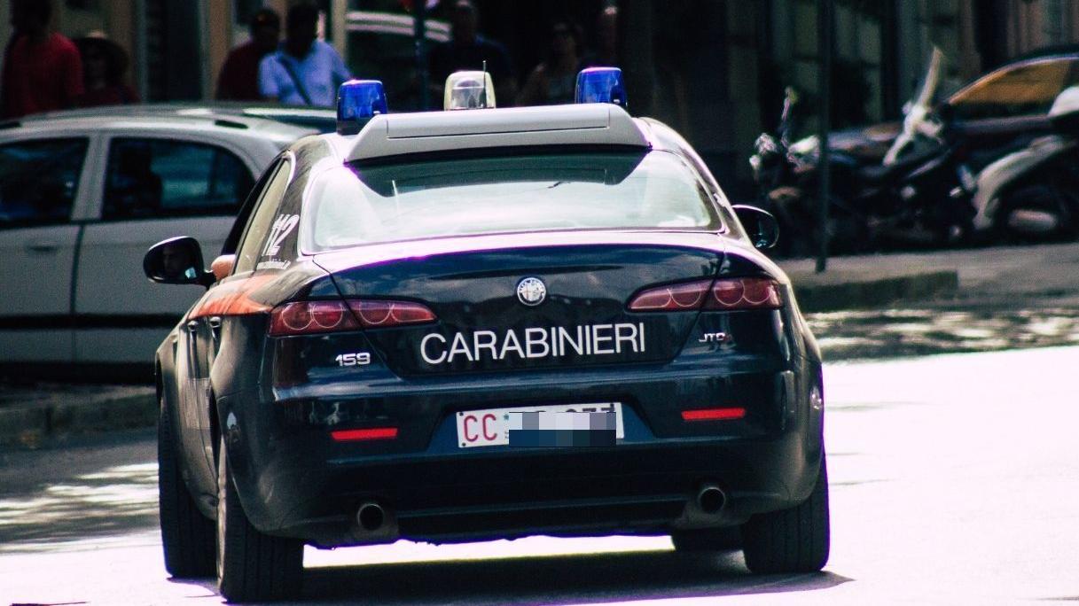 Spaccio fuori da una scuola a Campo di Marte: il pusher degli studenti finisce in manette