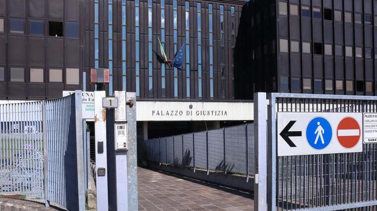 Diffamata sui social e aggredita dal padre e dalle sorelle dell’ex