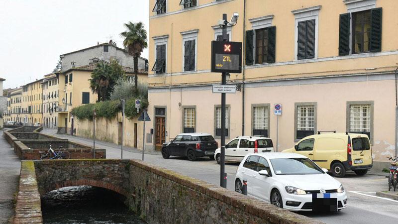 Lucca, quindici nuovi varchi in uscita contro i furbetti della Ztl