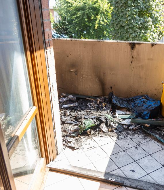 Carpi, rogo in balcone: trovato morto in casa. Niente indagini, è stato un incidente 