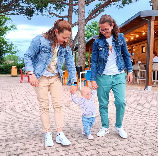 Pavullo Maura e Romina due mamme e un unico amore: la figlia Aurora 