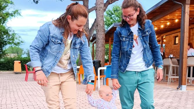 Pavullo Maura e Romina due mamme e un unico amore: la figlia Aurora