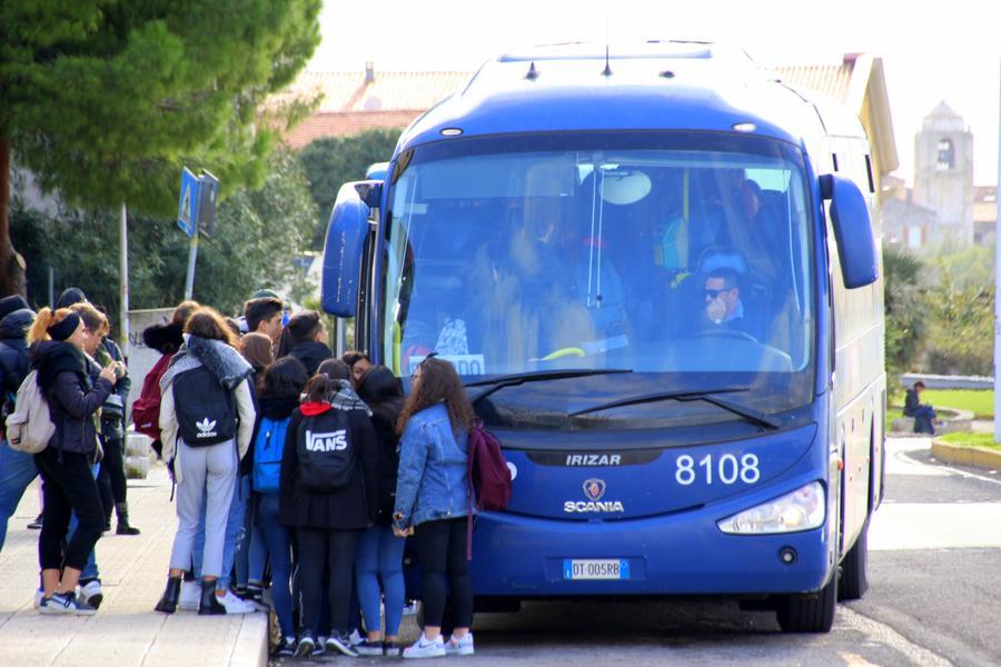 Sassari, abusi sulle ragazzine nel bus: chiesti 9 anni di reclusione per un 23enne