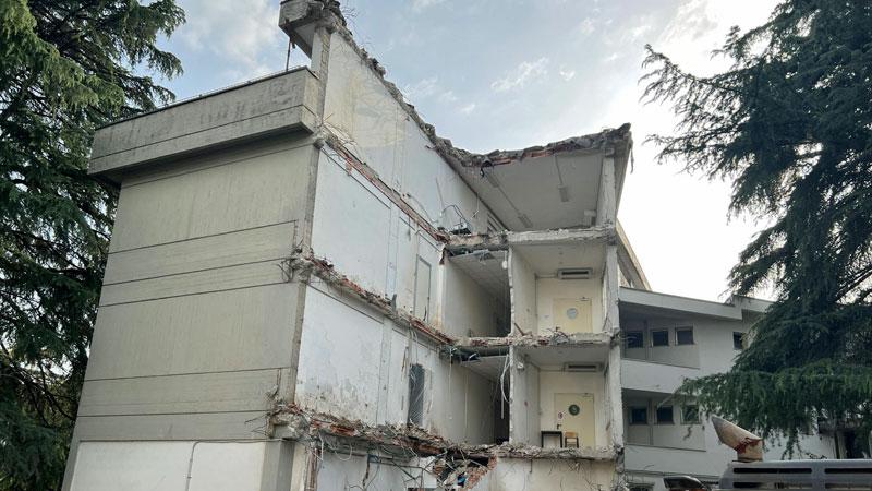 Pistoia, lavori al liceo Duca d’Aosta: mille studenti nei container