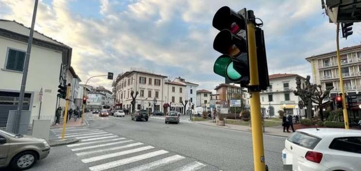 Montecatini, prima “vittima” del T-red al Cibus: «Tre multe da 150 euro al semaforo»