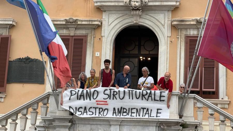 
	La protesta

