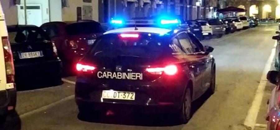 
	Una pattuglia dei carabinieri (foto d'archivio)

