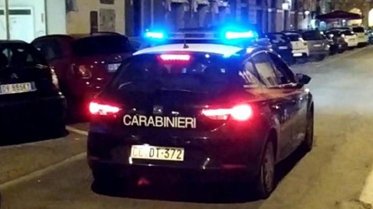 Una pattuglia dei carabinieri (foto d'archivio)