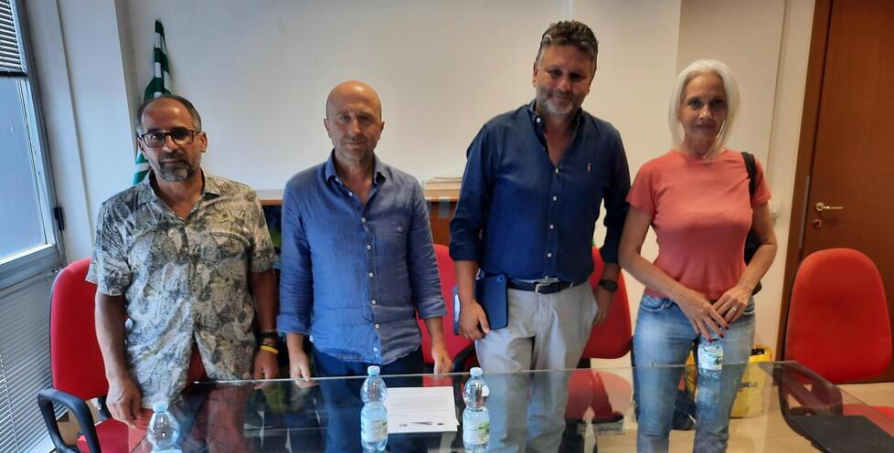 Viareggio, scatta la protesta di nidi e materne: «Pagato poco chi lavora coi bimbi»
