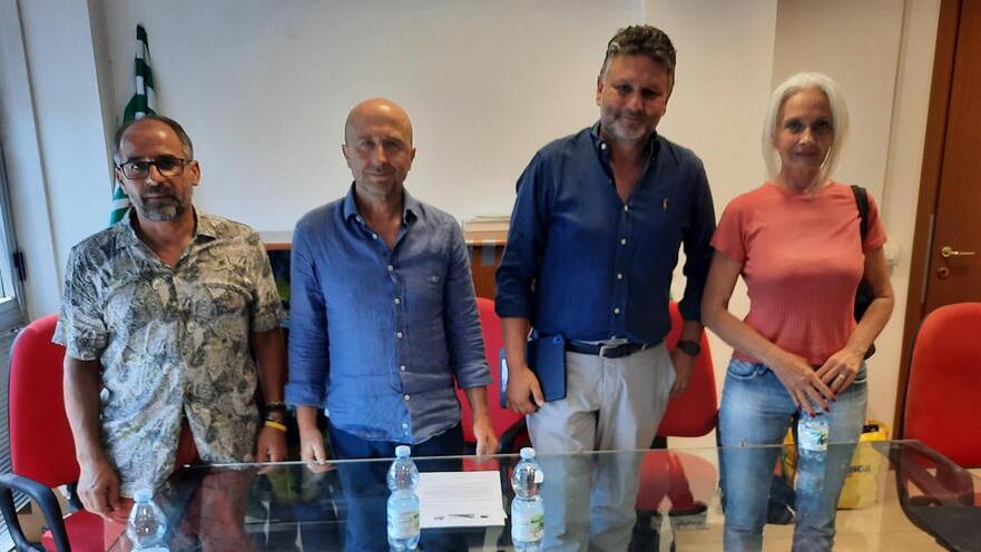 Viareggio, scatta la protesta di nidi e materne: «Pagato poco chi lavora coi bimbi»