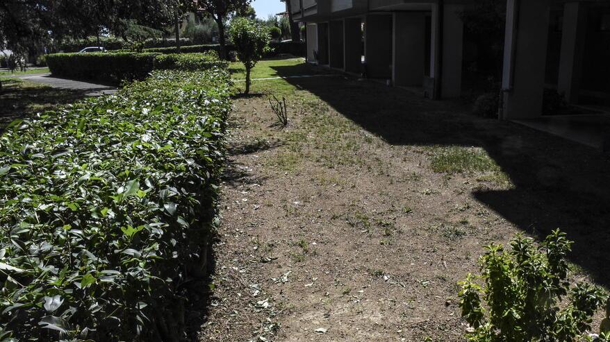Grosseto, la protesta di 500 famiglie: «Senza acqua per i nostri giardini»