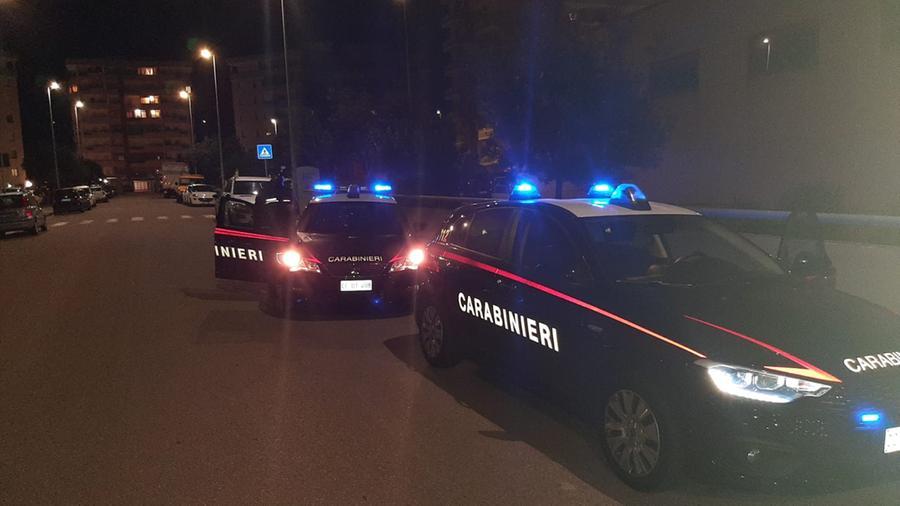 Rubano dentro una vettura parcheggiata a Sinnai, ma le telecamere riprendono la scena e i due topi d’auto vengono denunciati