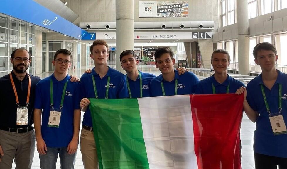 Denis torna a Carpi dal Giappone con la medaglia di bronzo alle Olimpiadi della matematica<br type="_moz" />
