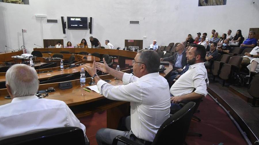 Le proteste Udc in consiglio comunale dopo il no al dibattito deciso dal presidente dell'assemblea Puddu