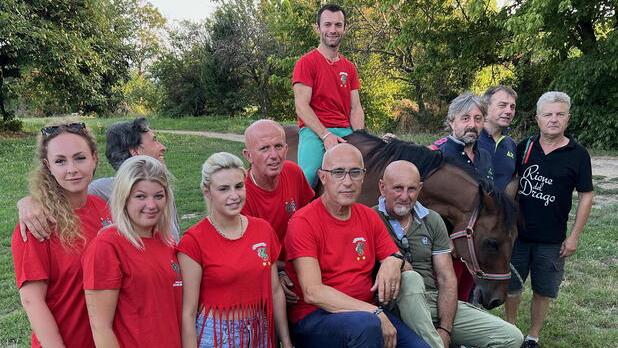 Alcuni volontari del rione (foto Nucci)