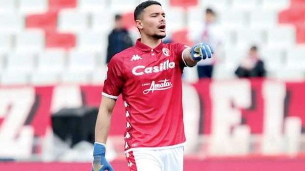 Elia Caprile con la maglia del Bari