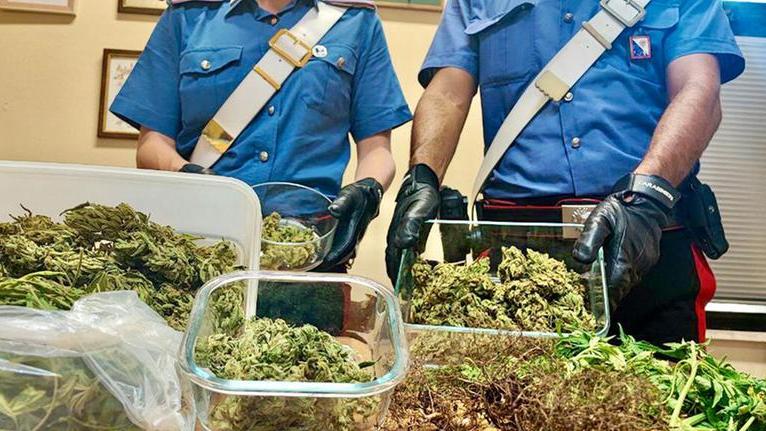 Villasor, droga in casa e in auto: arrestato