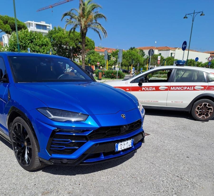 Lascia il lavoro ma non restituisce la Lamborghini all’azienda e manomette il Gps per non farsi trovare: denunciato