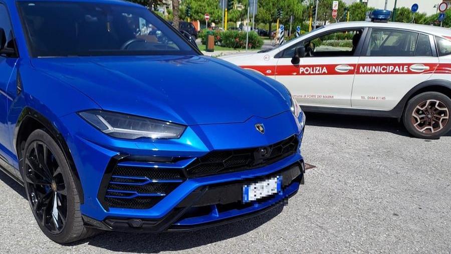 Lascia il lavoro ma non restituisce la Lamborghini all’azienda e manomette il Gps per non farsi trovare: denunciato