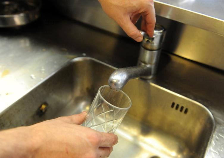 Acqua a intermittenza in Costa Smeralda, i ristoratori: «Così lavorare diventa impossibile»