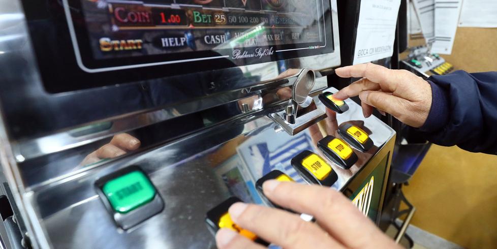 Malato d’azzardo perde tutto, fa causa: riavrà 465mila euro 