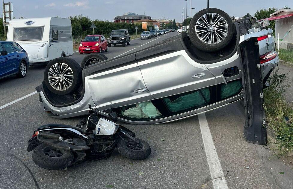 Vignola, incidente: tre feriti e caos 