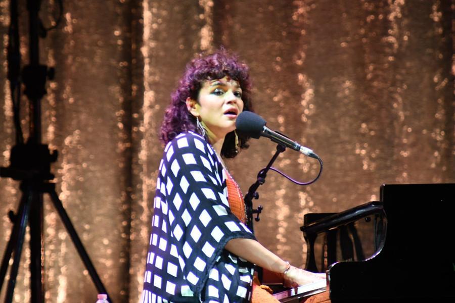 In seimila in piazza Napoleone a Lucca incantati dalla voce di Norah Jones
