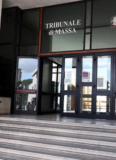 Il tribunale di Massa (foto d'archivio)