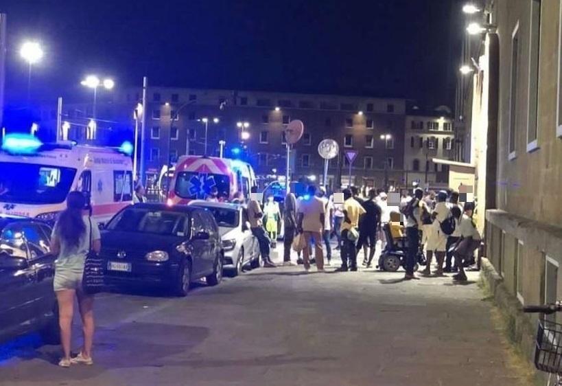Firenze, notte di sangue davanti alla stazione: due accoltellati, uno è in terapia intensiva