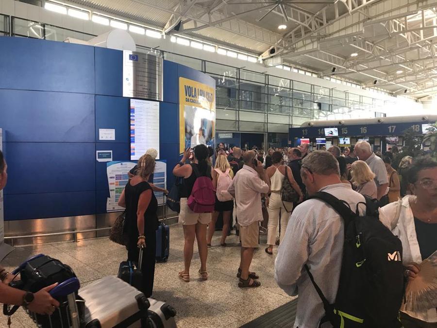 
	Passeggeri in attesa di un volo all'aeroporto di Cagliari (foto mario rosas)

