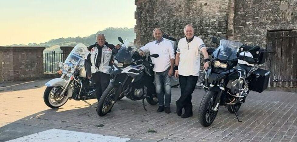 In moto da Castelvetro a Capo Nord passando dal lager in cui fu internato il padre 
