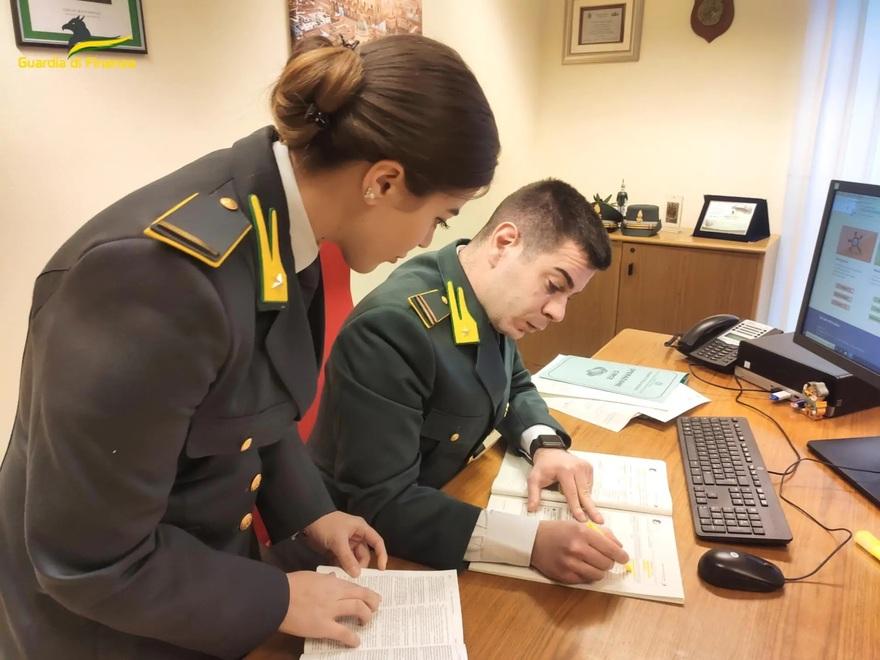 Coppia lucchese nei guai per i fallimenti pilotati: i nomi e le accuse