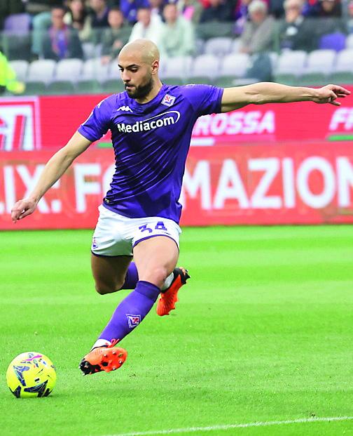 Viola, è staffetta a centrocampo: esce Amrabat, l’obiettivo è Arthur