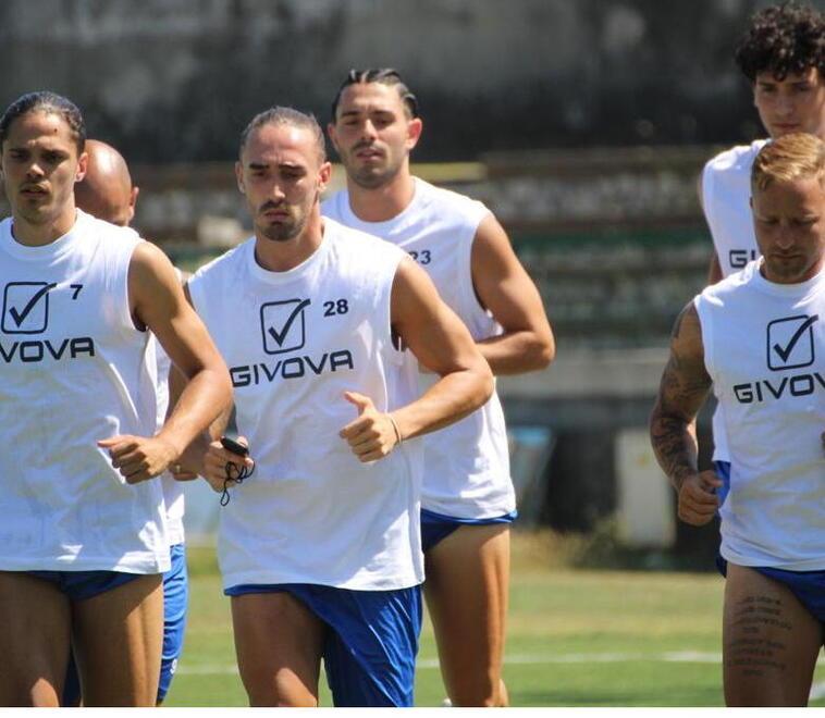 Carrarese, partito l’assalto alla serie B: visite e ritiro a Pontremoli 