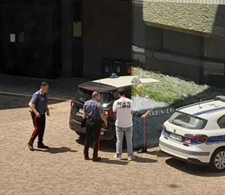 Picchia due amici davanti alla disco e spintona i carabinieri: arrestato