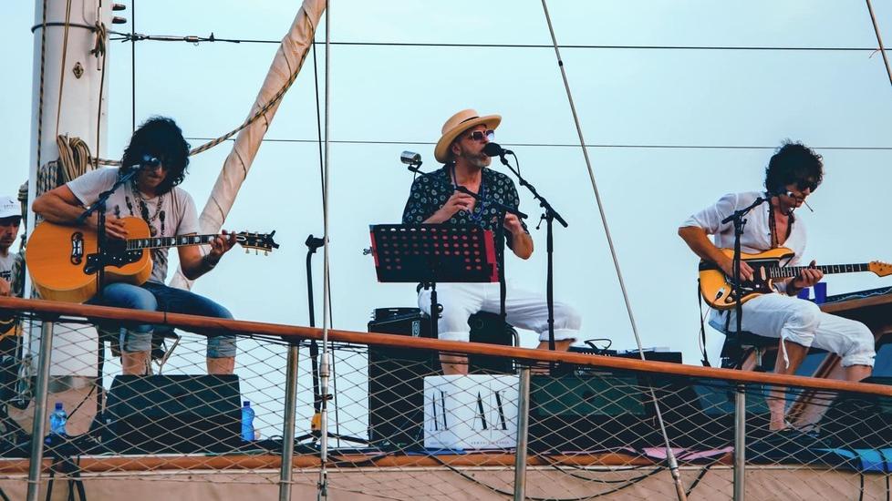 Musica e solidarietà, i Negrita a Ferrara. La band dal vivo al Teatro Abbado