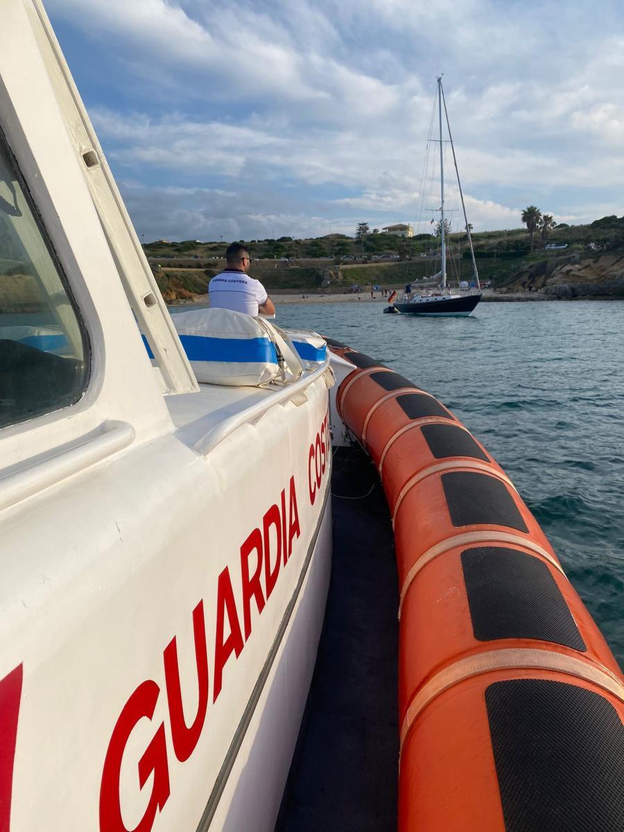 Barche e moto d’acqua troppo vicine alle spiagge: due diportisti multati a Porto Torres