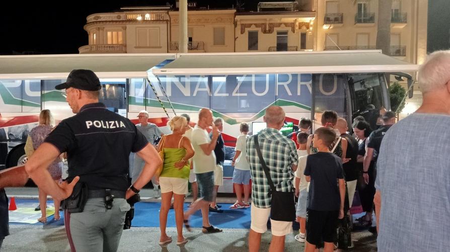 Viareggio, etilometro nei locali per legge: scattano i controlli della polizia