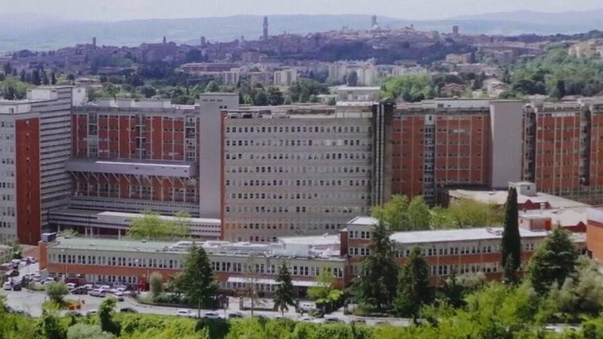 Follonica, diciottenne pestato fuori dal locale: operato al volto per le gravi ferite