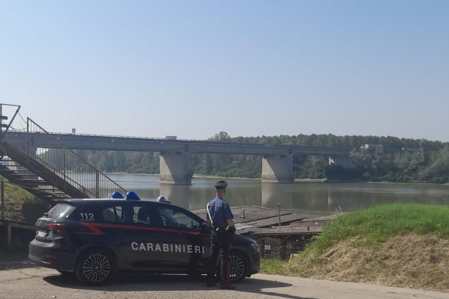 Occhiobello, uomo nel Po salvato dai carabinieri