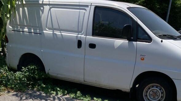 San miniato, il parcheggio di via Gramsci diventa un cimitero delle auto